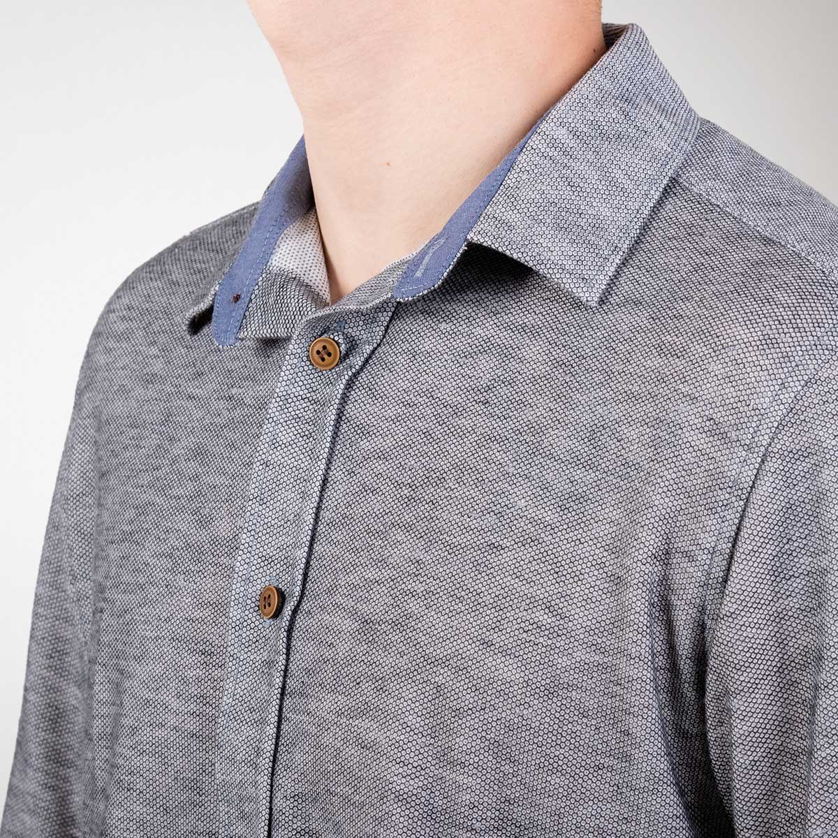 Camisa con parches en codos