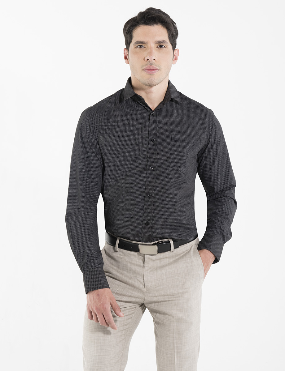 Camisa negra con mini prints puntos