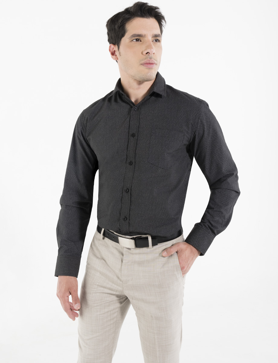 Camisa negra con mini prints puntos