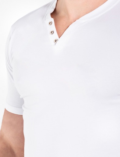 Camiseta cuello con botones