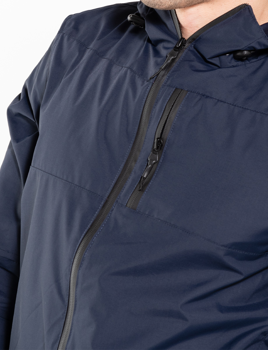 Chaqueta impermeable azul marino