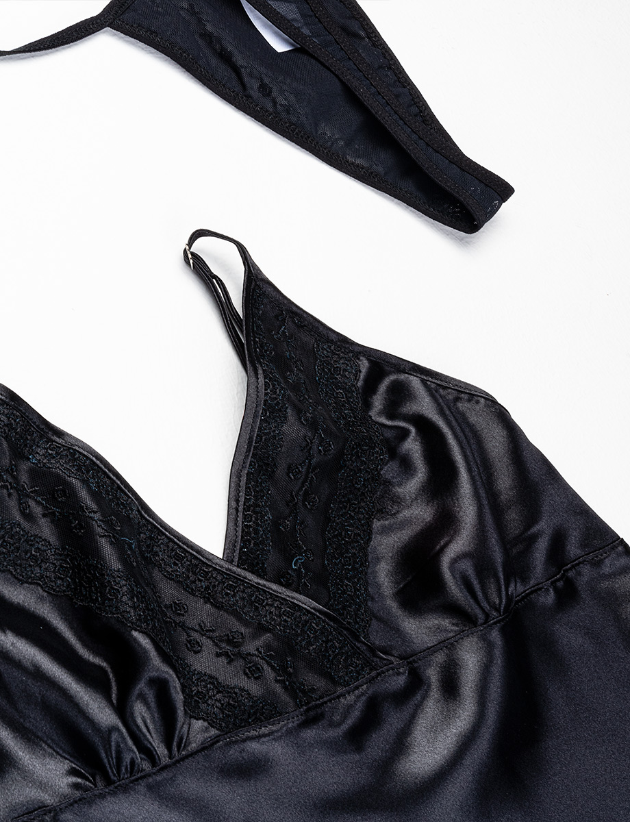 Baby doll en seda negro