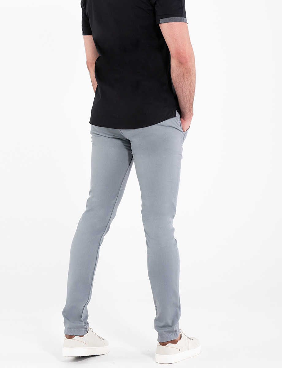 Pantalón chino gris claro