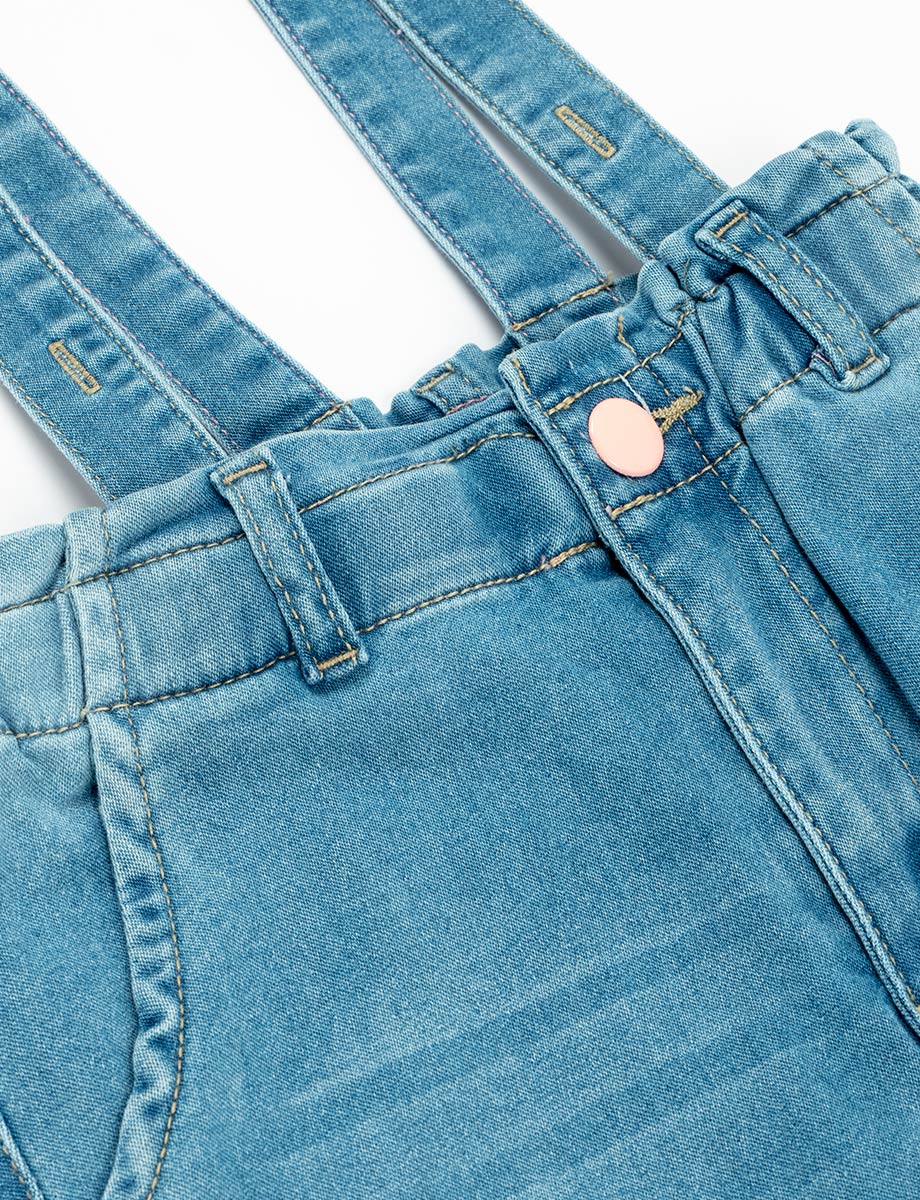 Jean con tirantes azul