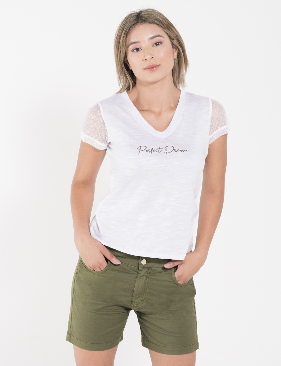 Camiseta con mangas transparentes