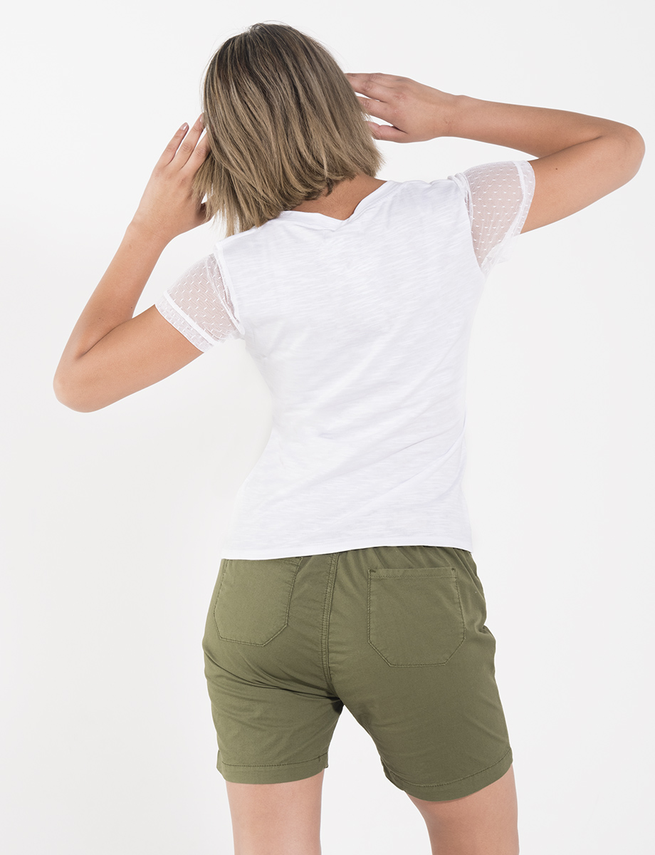 Camiseta con mangas transparentes