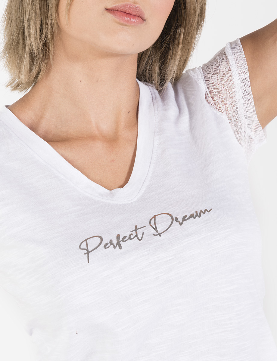 Camiseta con mangas transparentes