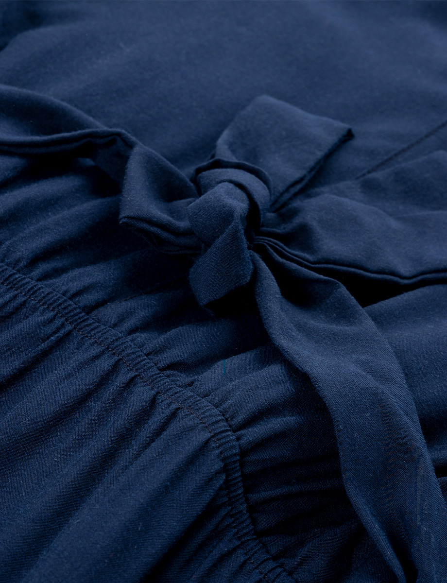 Jumper azul con camiseta