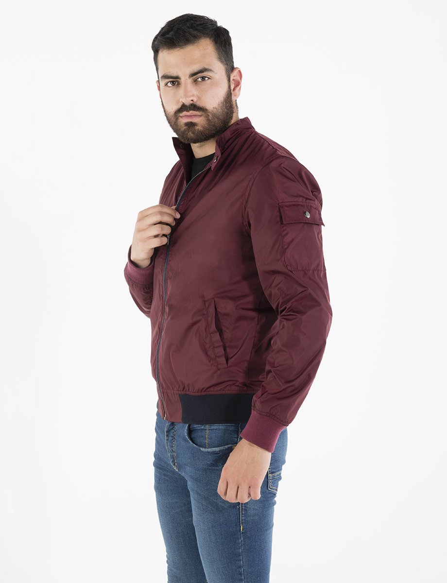 Chaqueta con cierre frontal vino