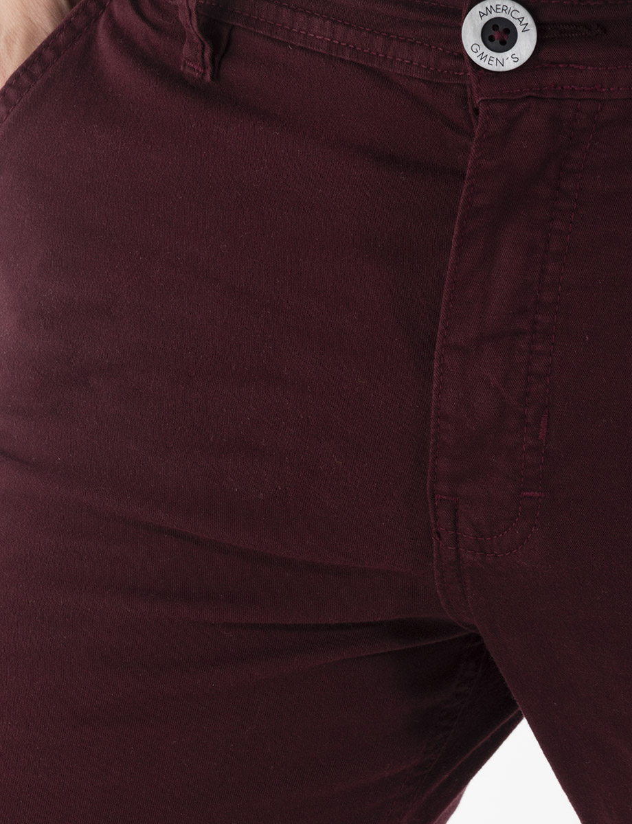 Pantalón chino color vino