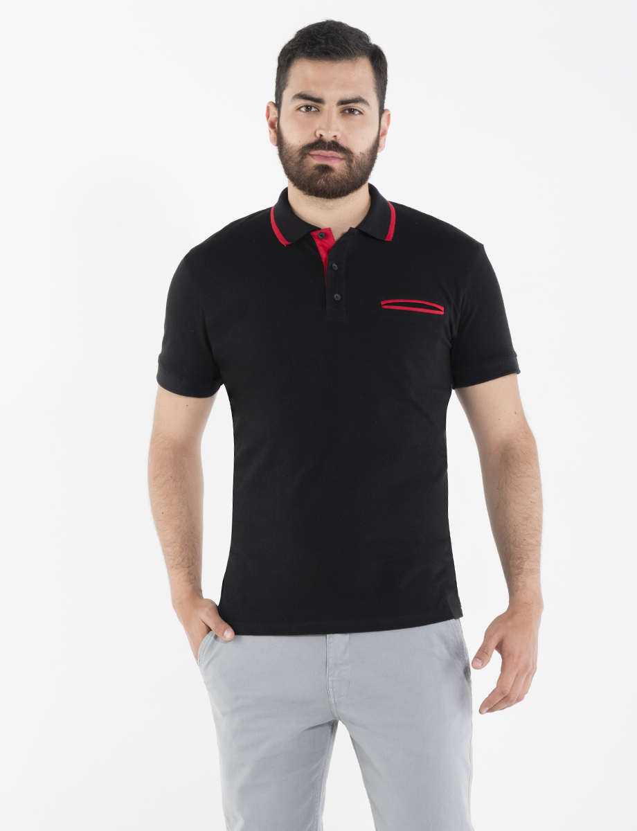 Polo con franjas rojas