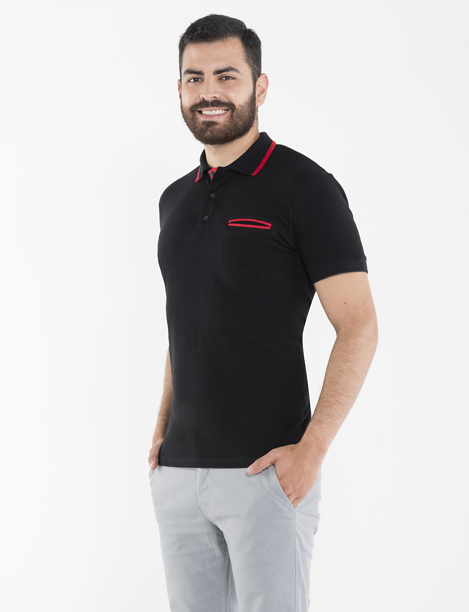 Polo con franjas rojas