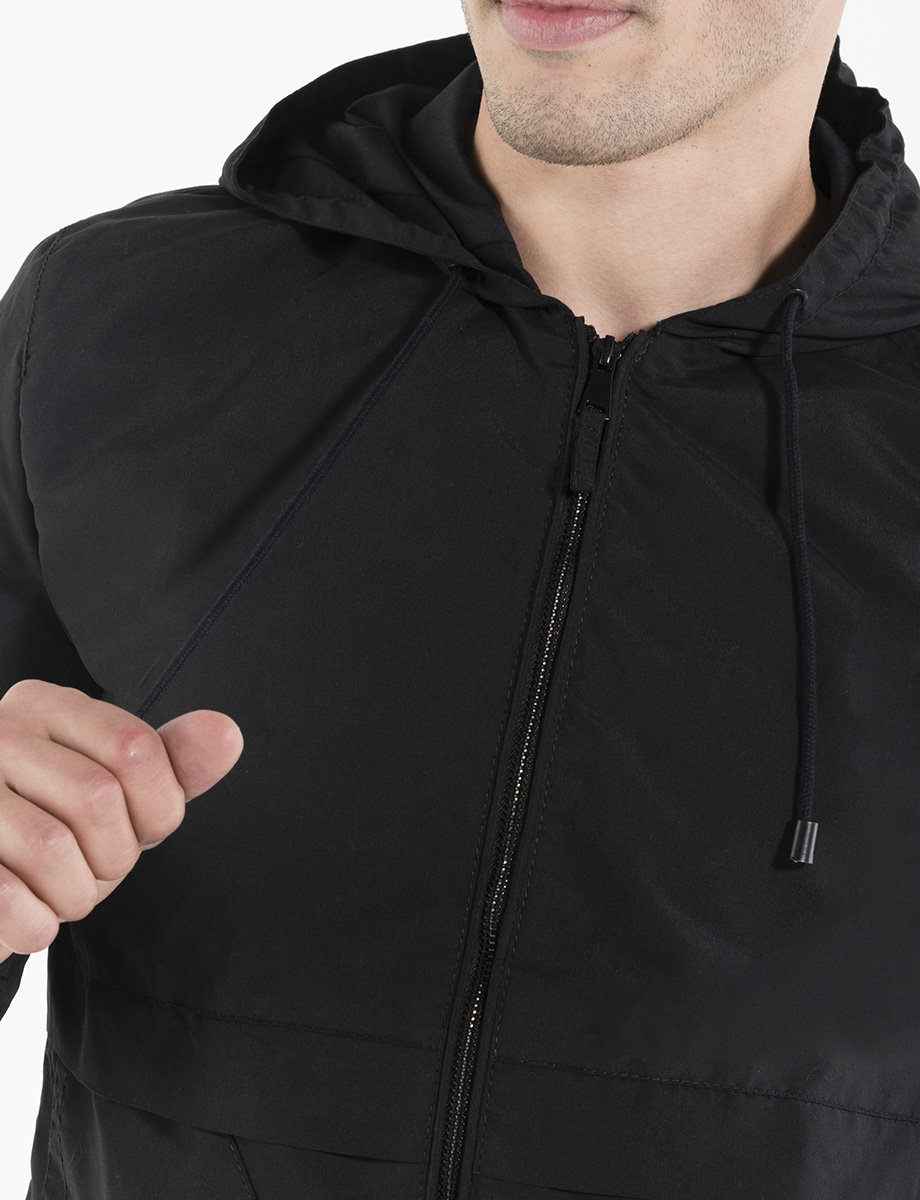 Chaqueta capucha negra
