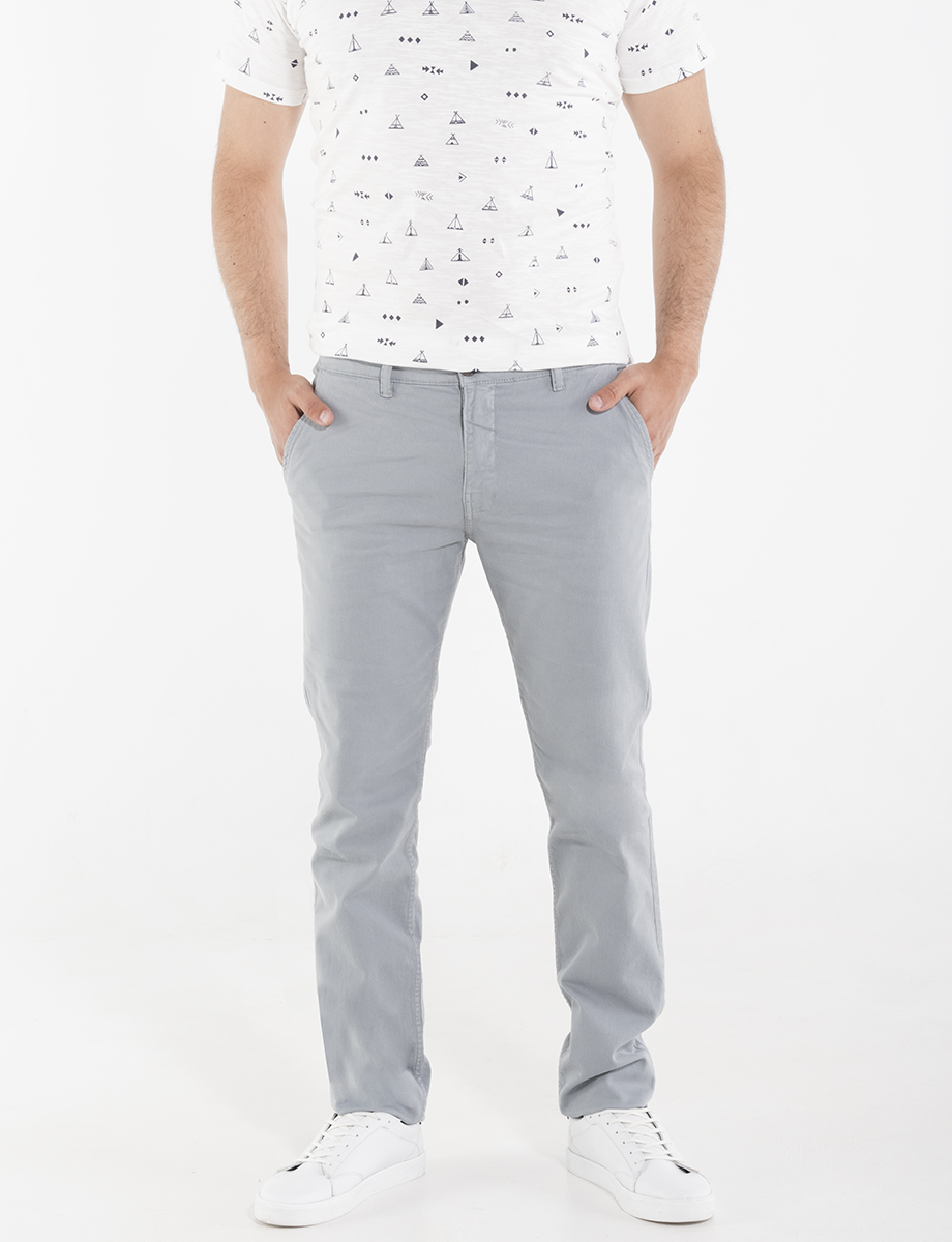 Pantalón chino tiro medio