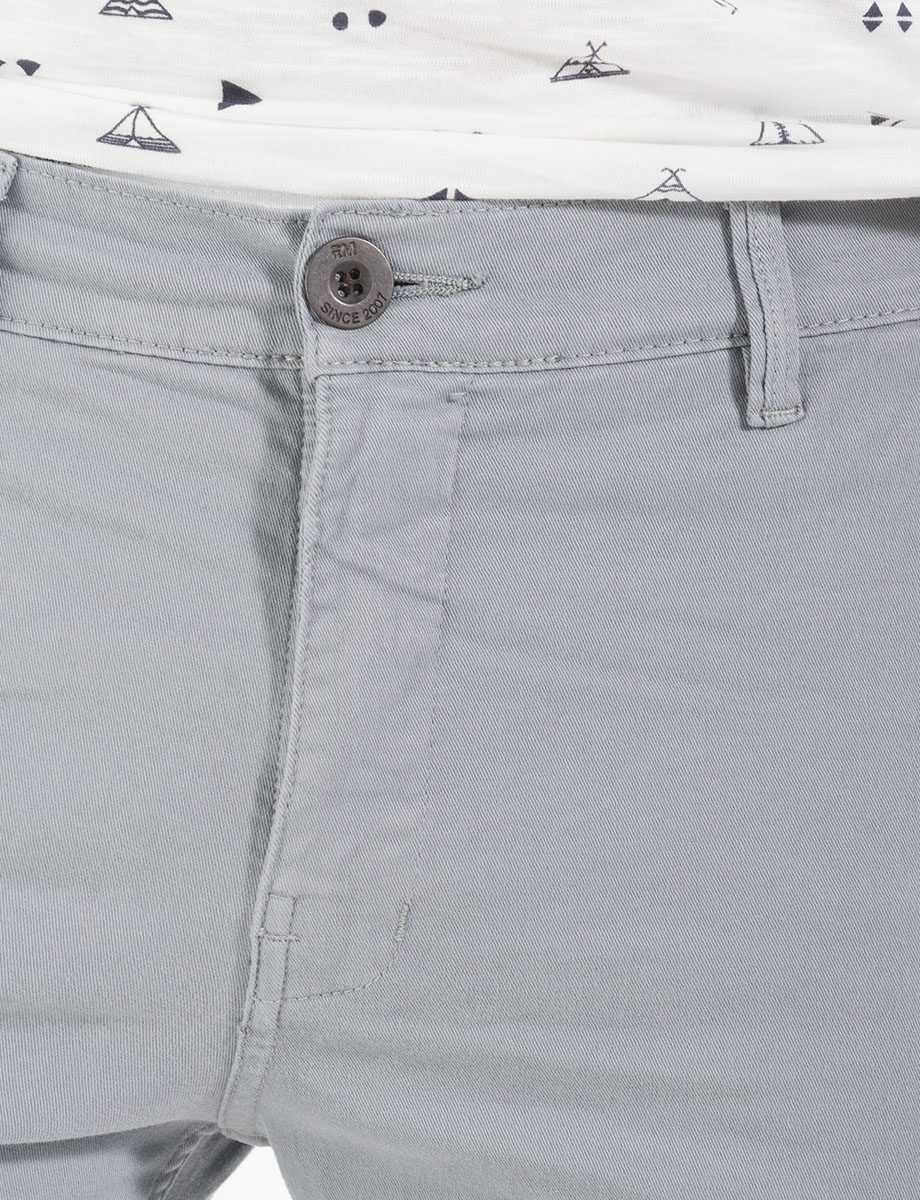 Pantalón chino tiro medio
