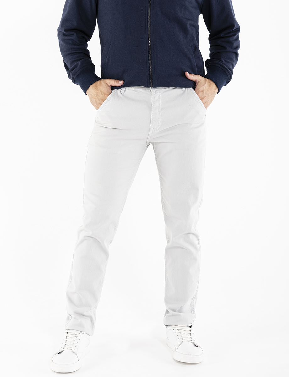 Pantalón chino gris claro