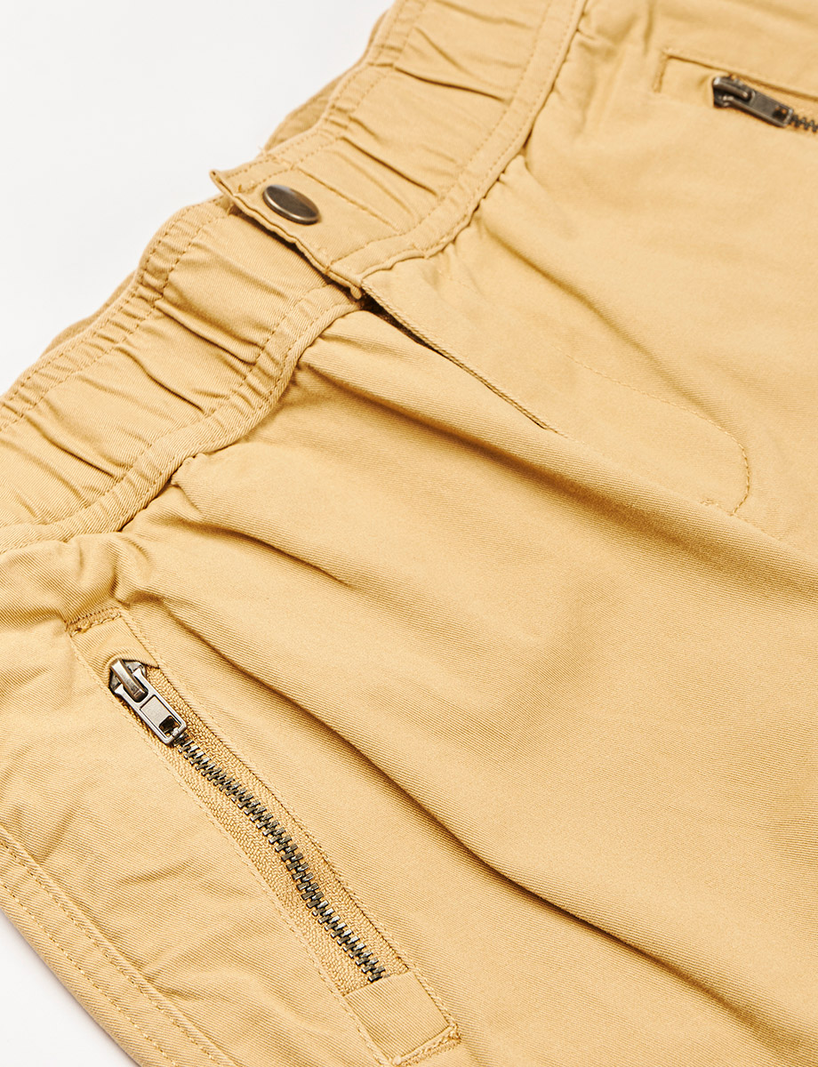 Jogger esc Camel con Cierres