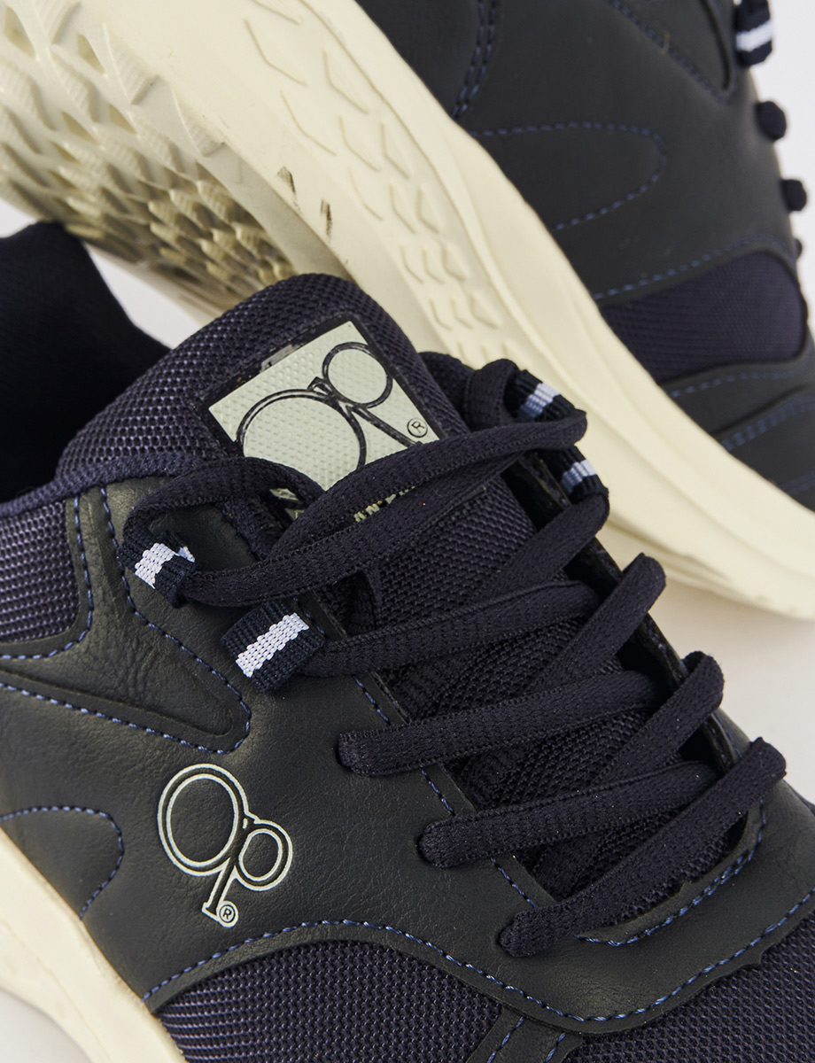 Sneaker con Cordones Negro OP