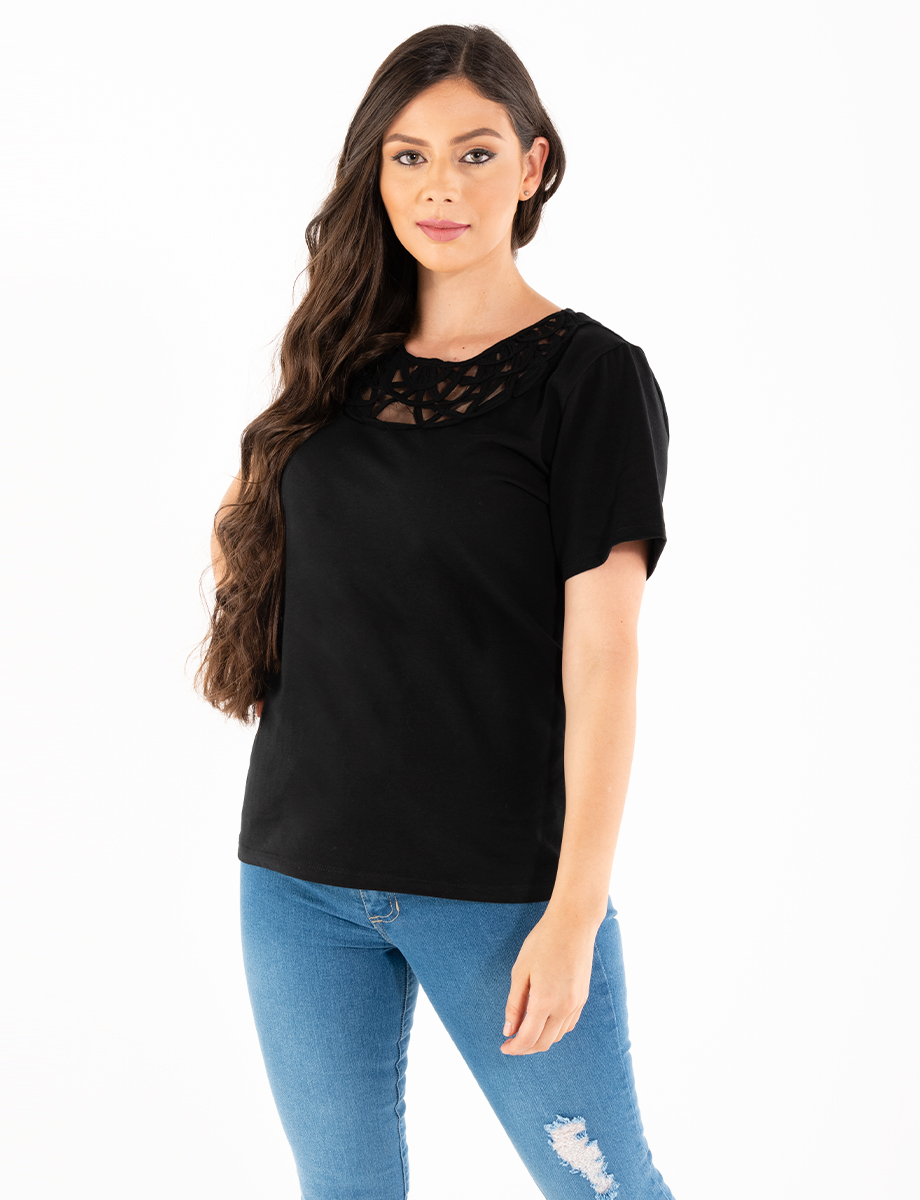 Camiseta negra con malla