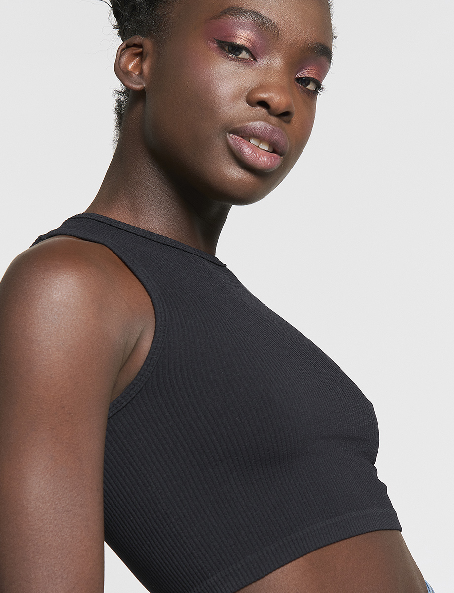 Crop Top Manga Sisa Unicolor