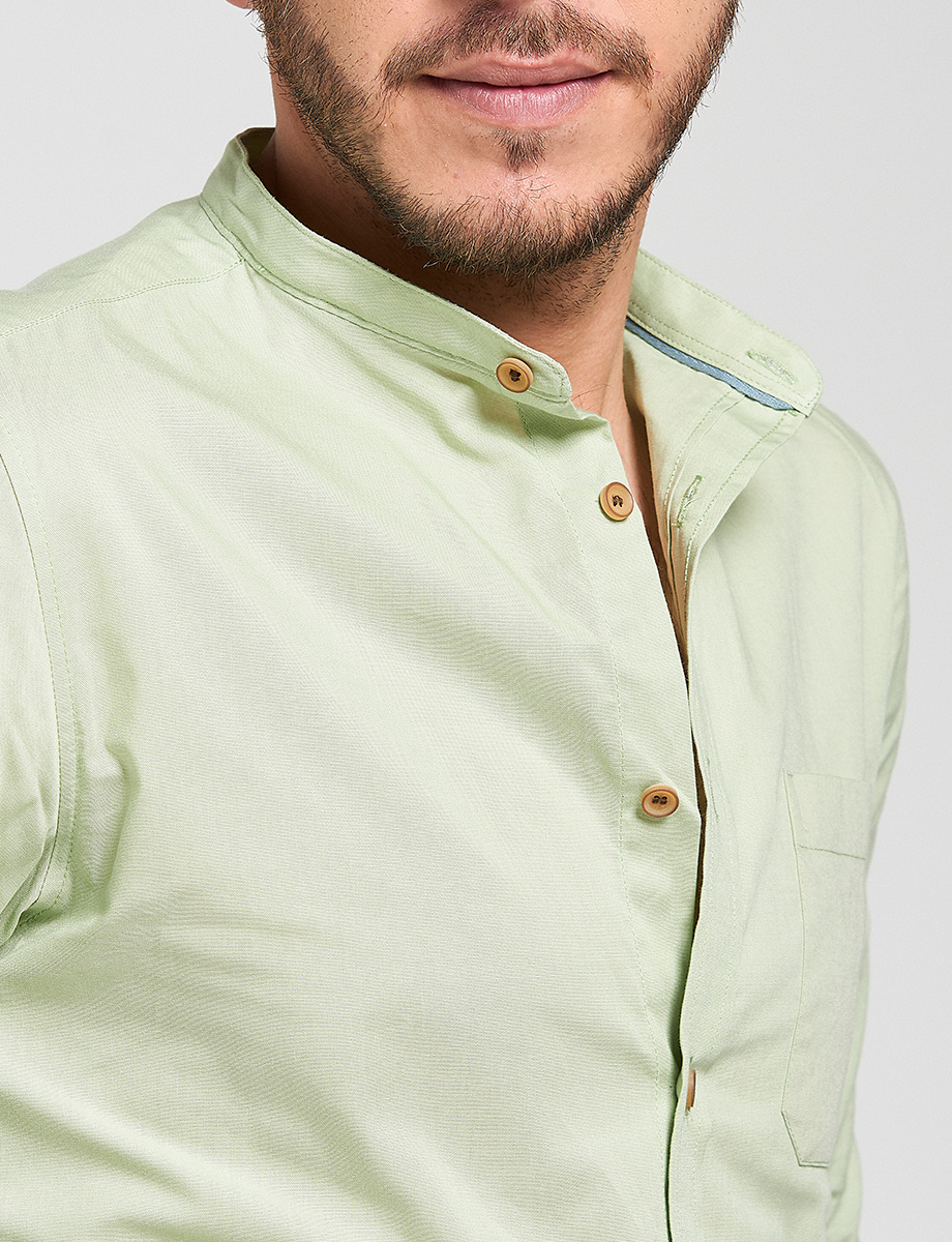 Camisa cuello mao verde