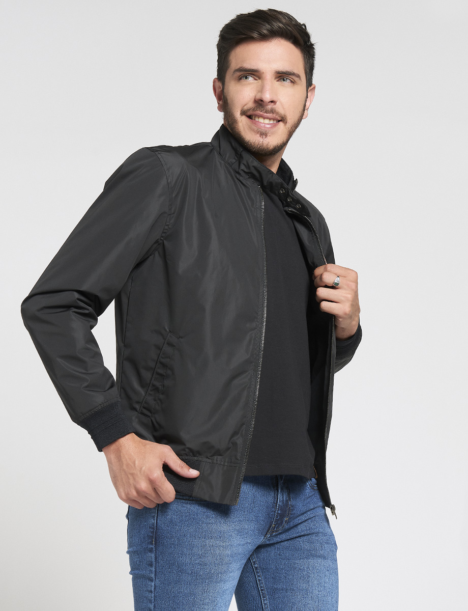 Chompa negra poliéster