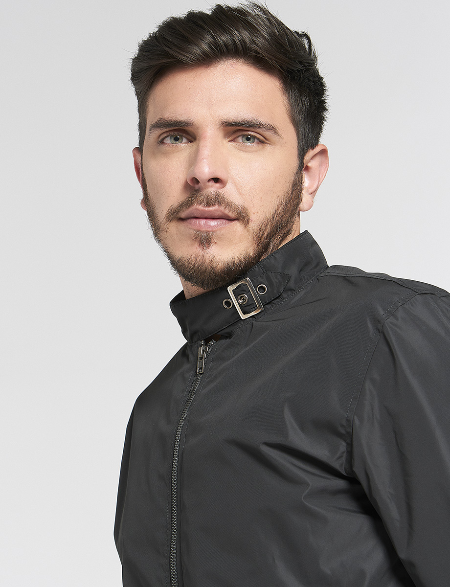 Chompa negra poliéster