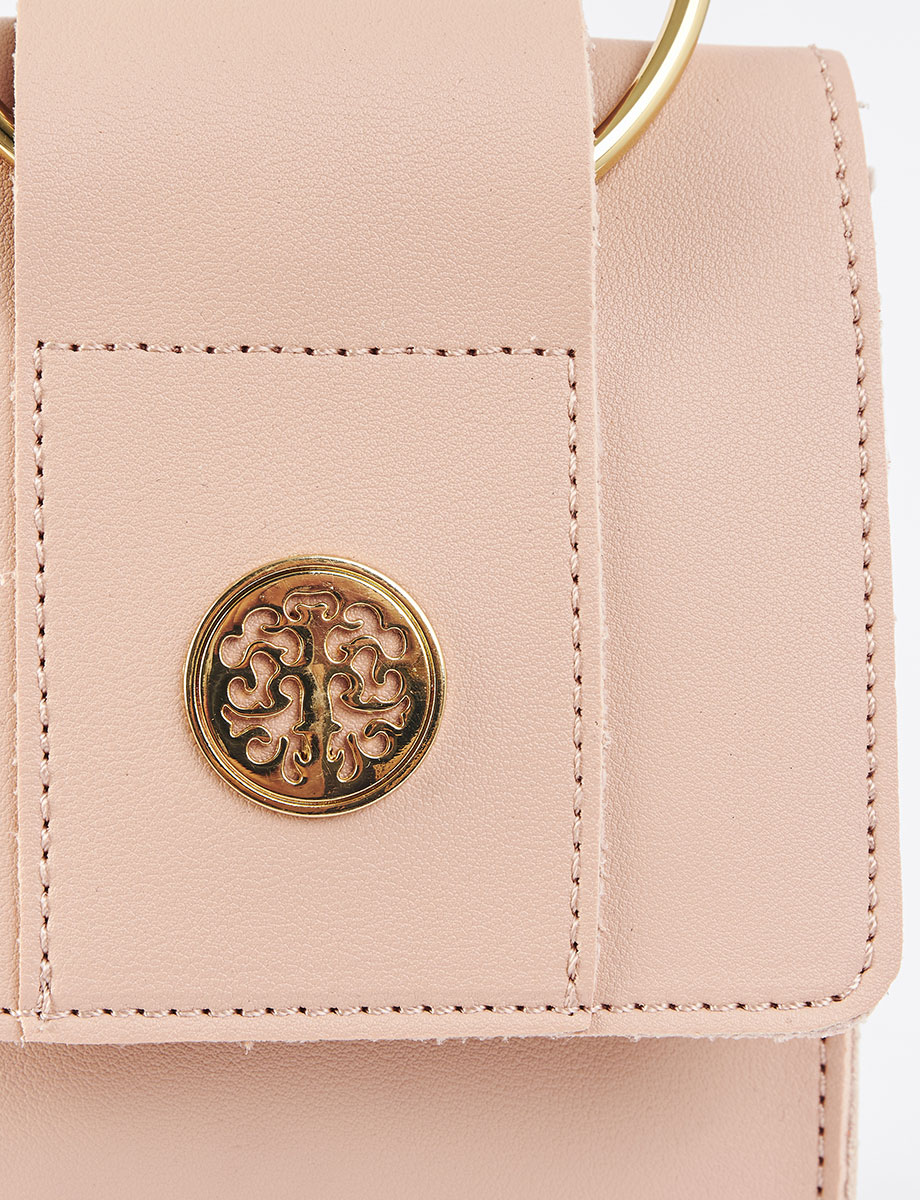 Cartera Rosada con Aplique Dorado