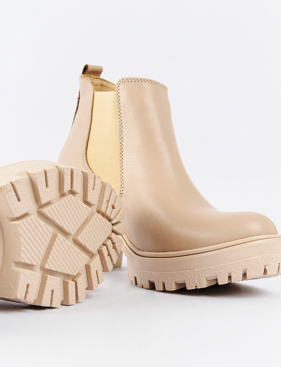 Bota Taco cuadrado beige