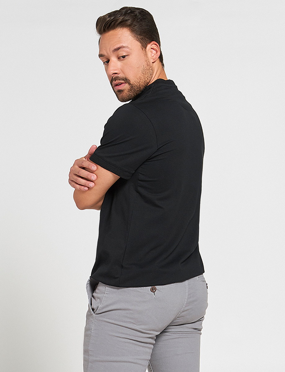 Polo Negra Cuello Mao