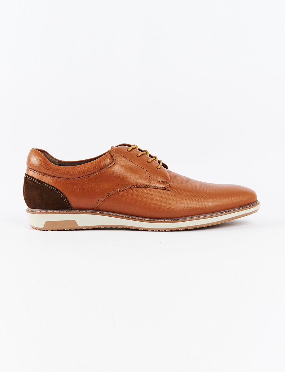 Zapato formal café con cordones