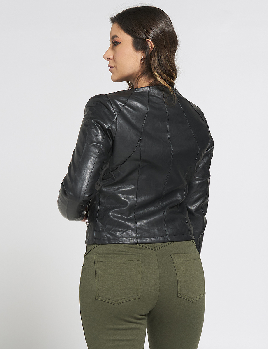 Chaqueta Cuerina con Perlas