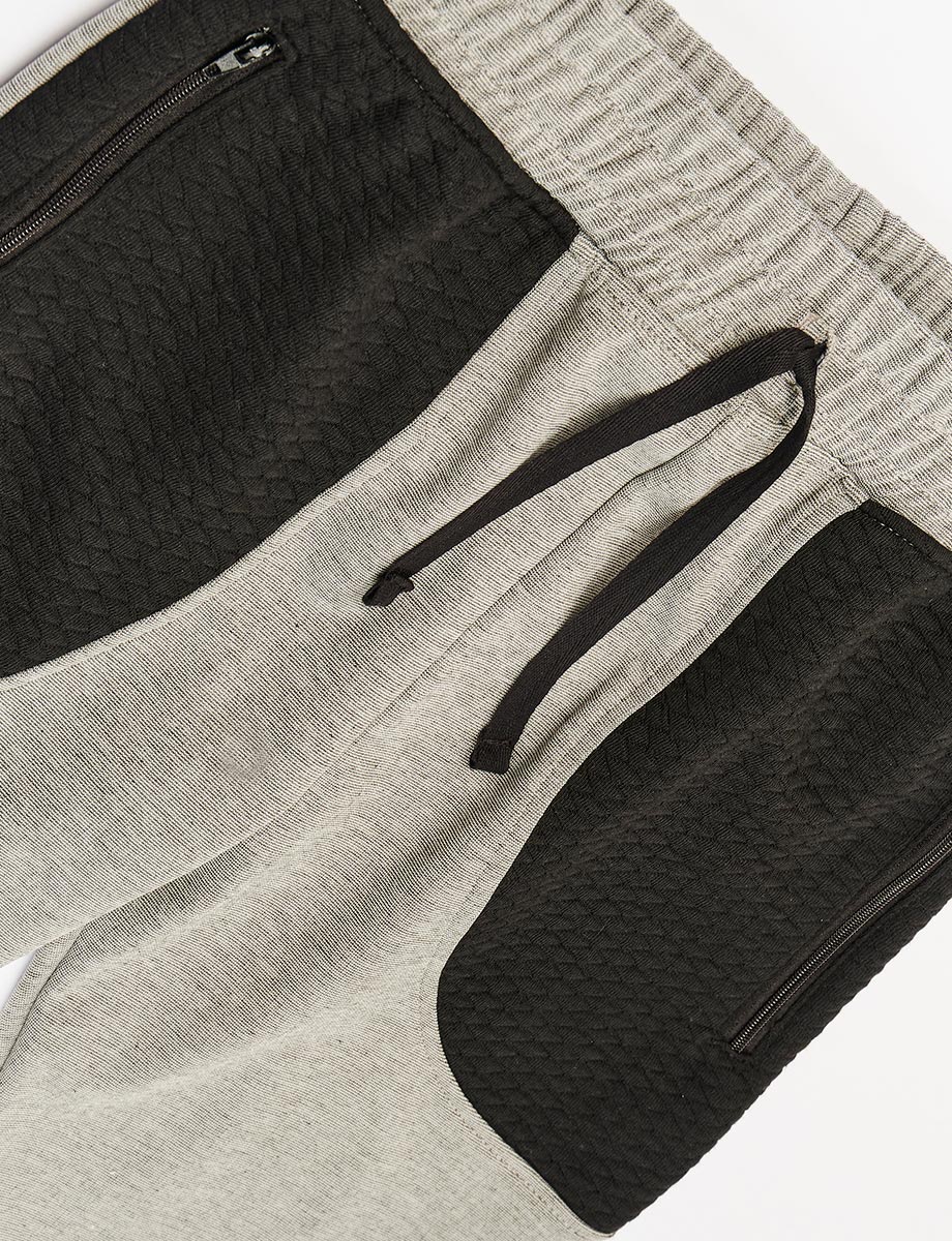 Jogger Fleece con Cortes de Color
