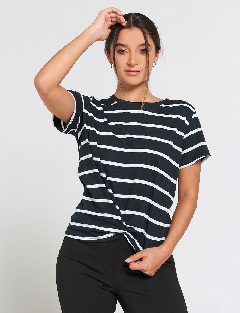 Camiseta a Rayas con Nudo
