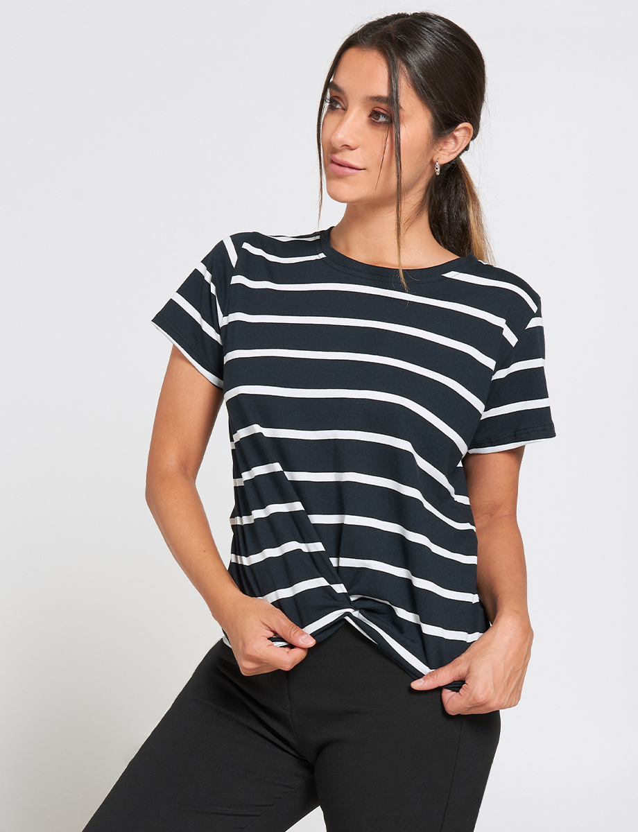 Camiseta a Rayas con Nudo