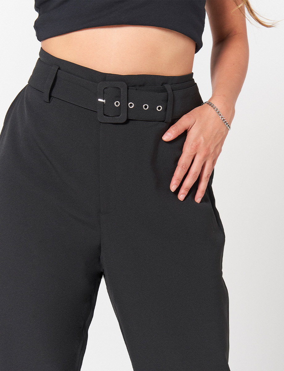 Pantalón Llano Negro con Cinturón