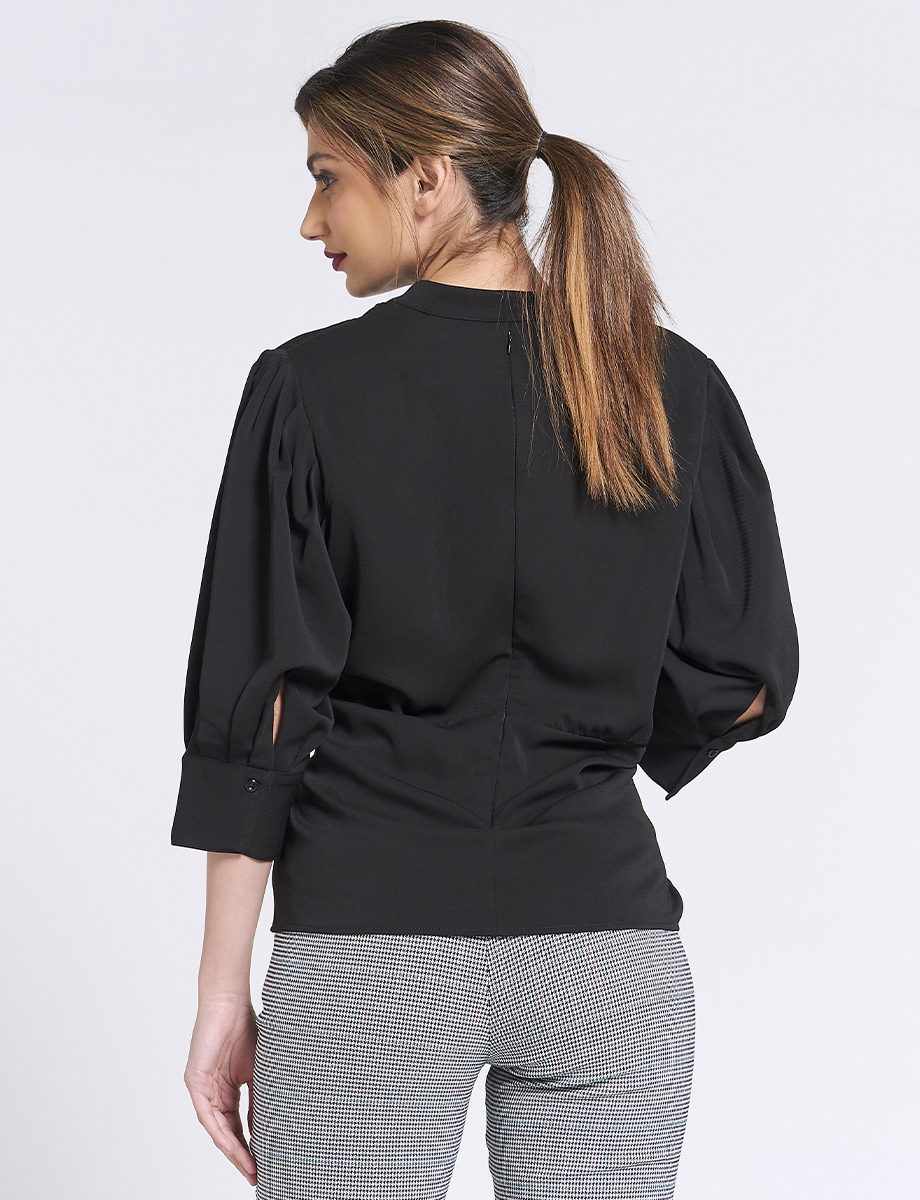 Blusa Clásica Negra Manga 3/4