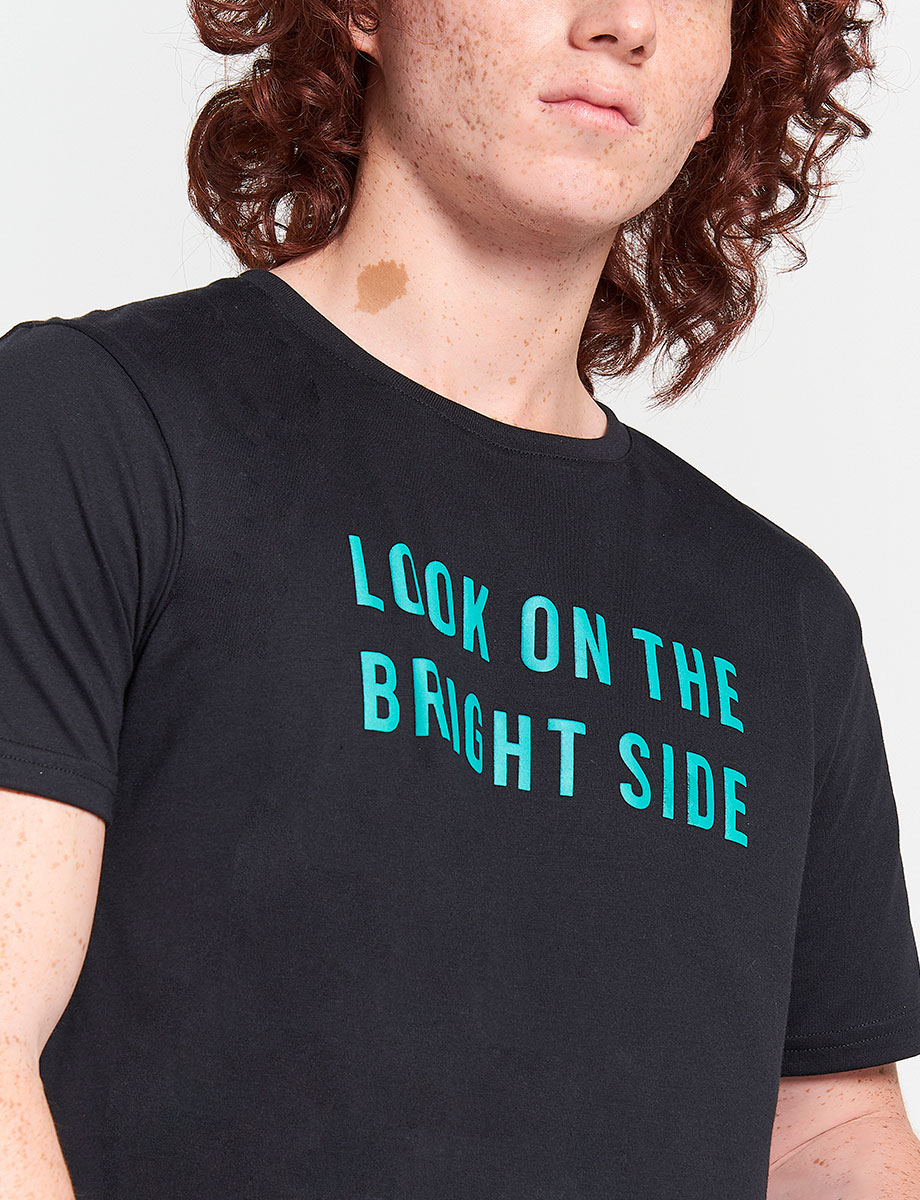 Camiseta Look on the Bright Side Negro