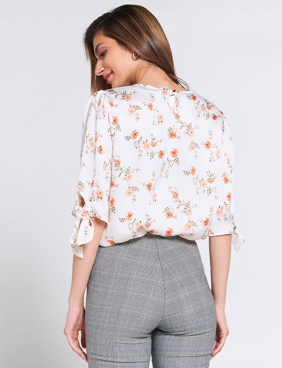 Blusa Estampada Flores Cuello Redondo