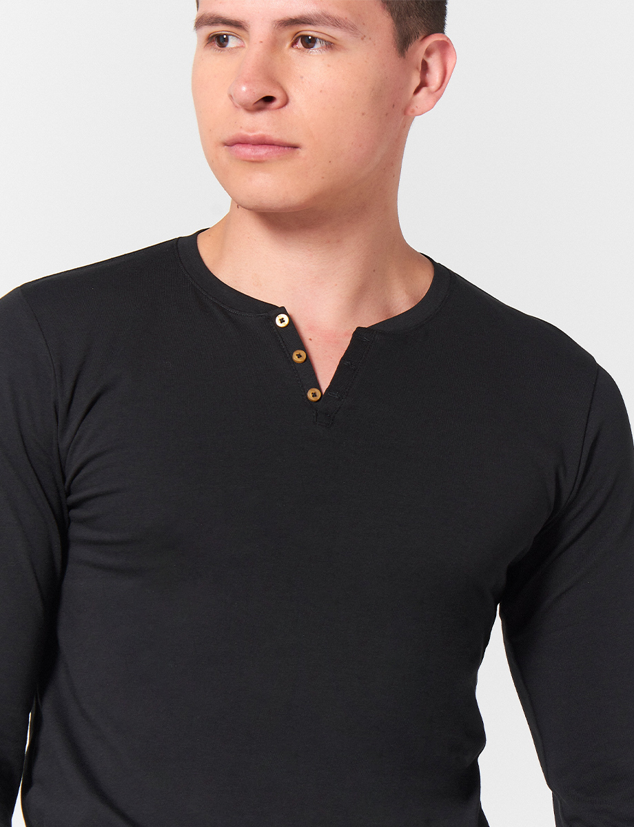 Buzo Unicolor con Cuello Henley