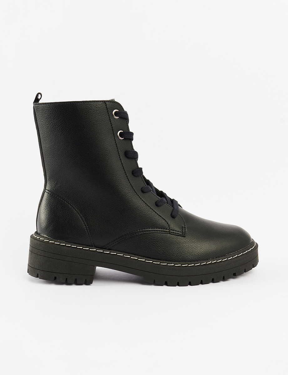 Bota Negra con Cordones