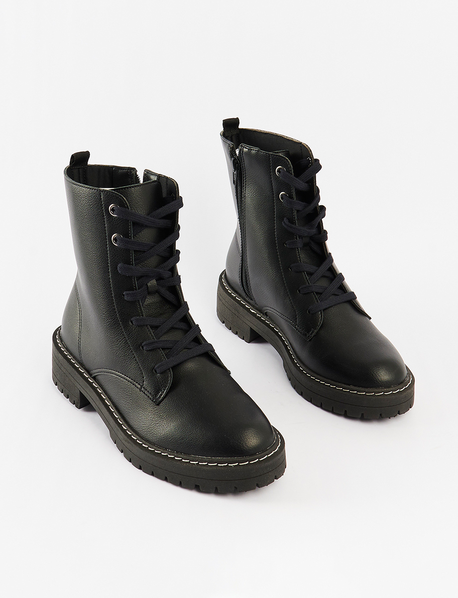 Bota Negra con Cordones