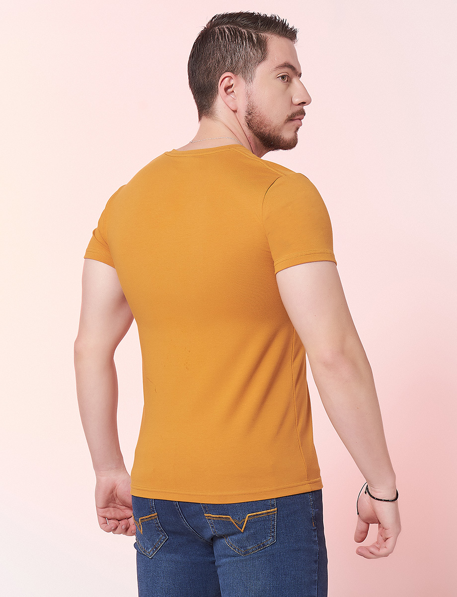 Camiseta Mostaza Cuello Henley