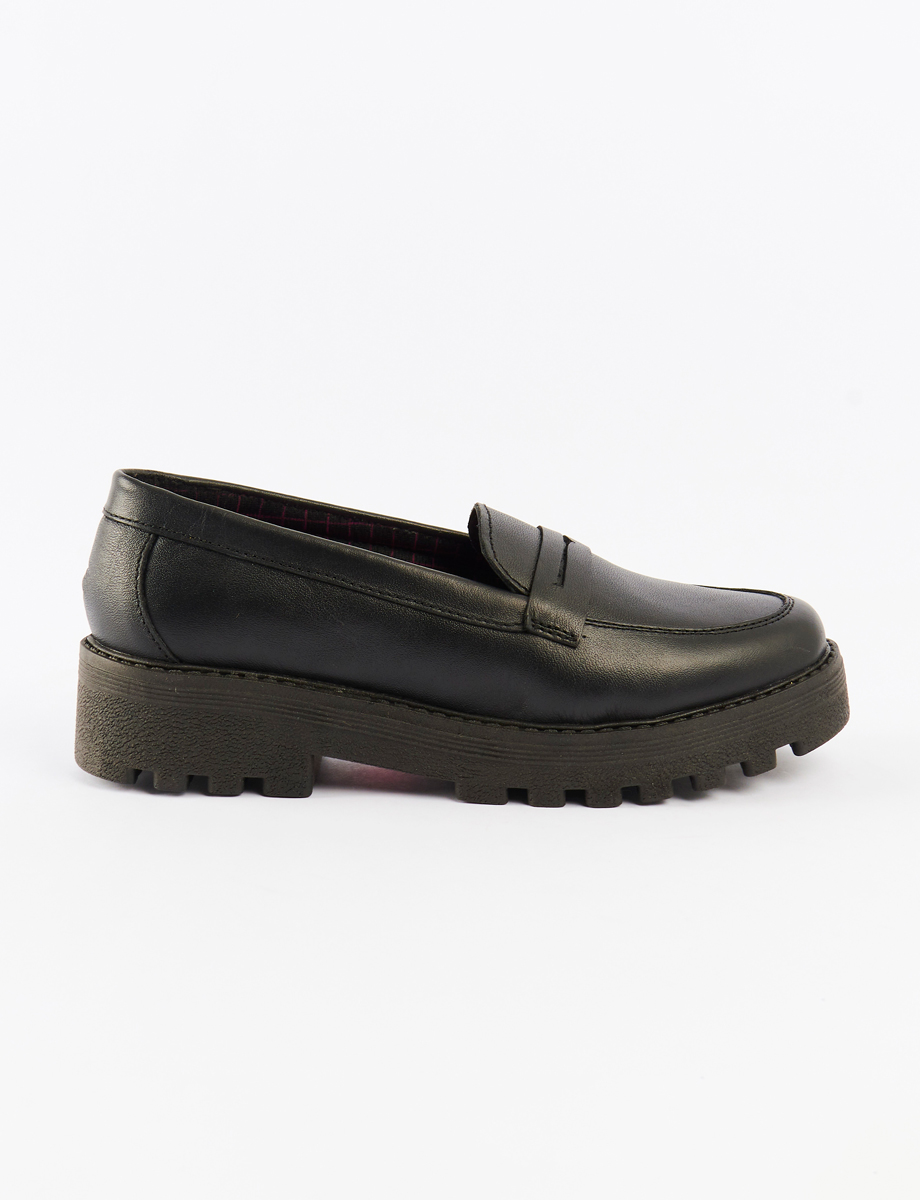 Zapato Mocasín Negro Cerrado