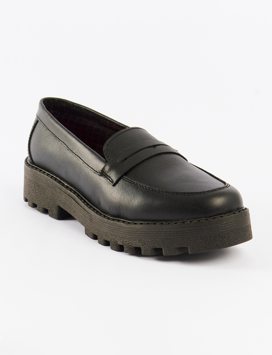 Zapato Mocasín Negro Cerrado