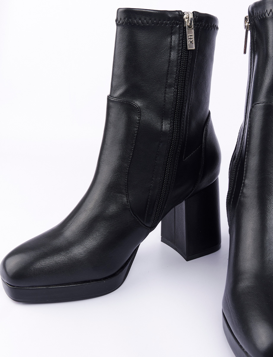 Bota Taco cuadrado Negro
