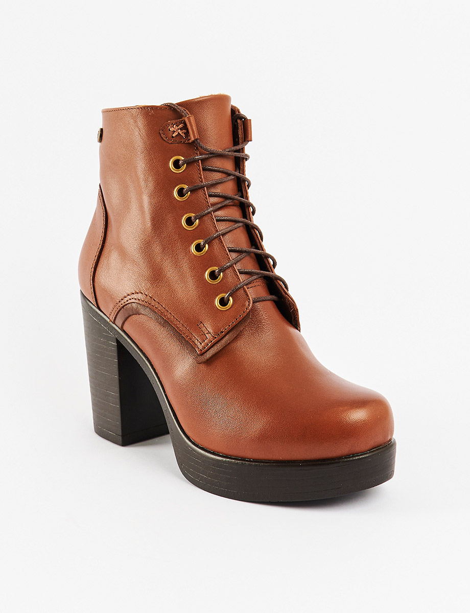 Bota Camel con Cordones