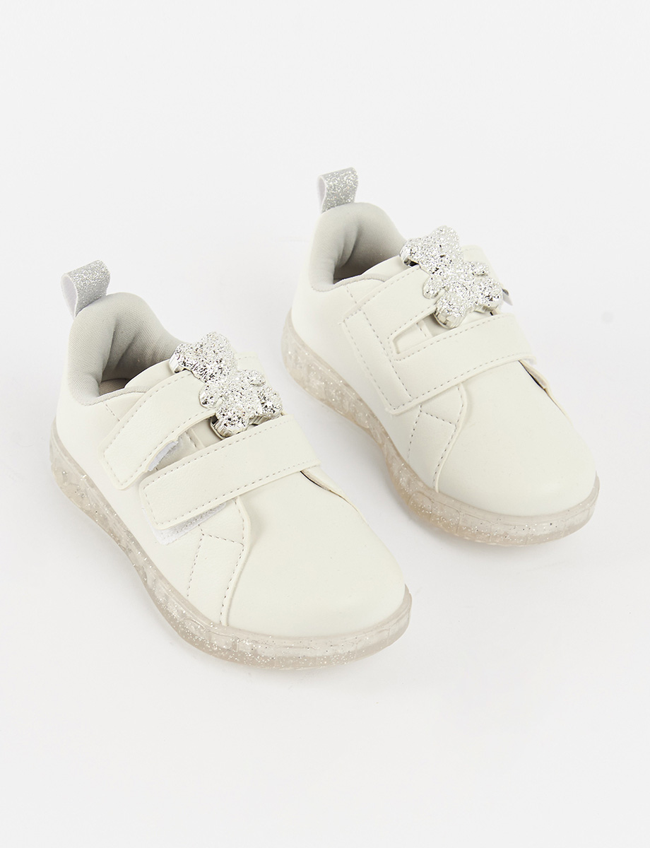 Sneakers Blanco con Aplique de Oso