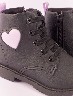 Bota Negra con Corazón