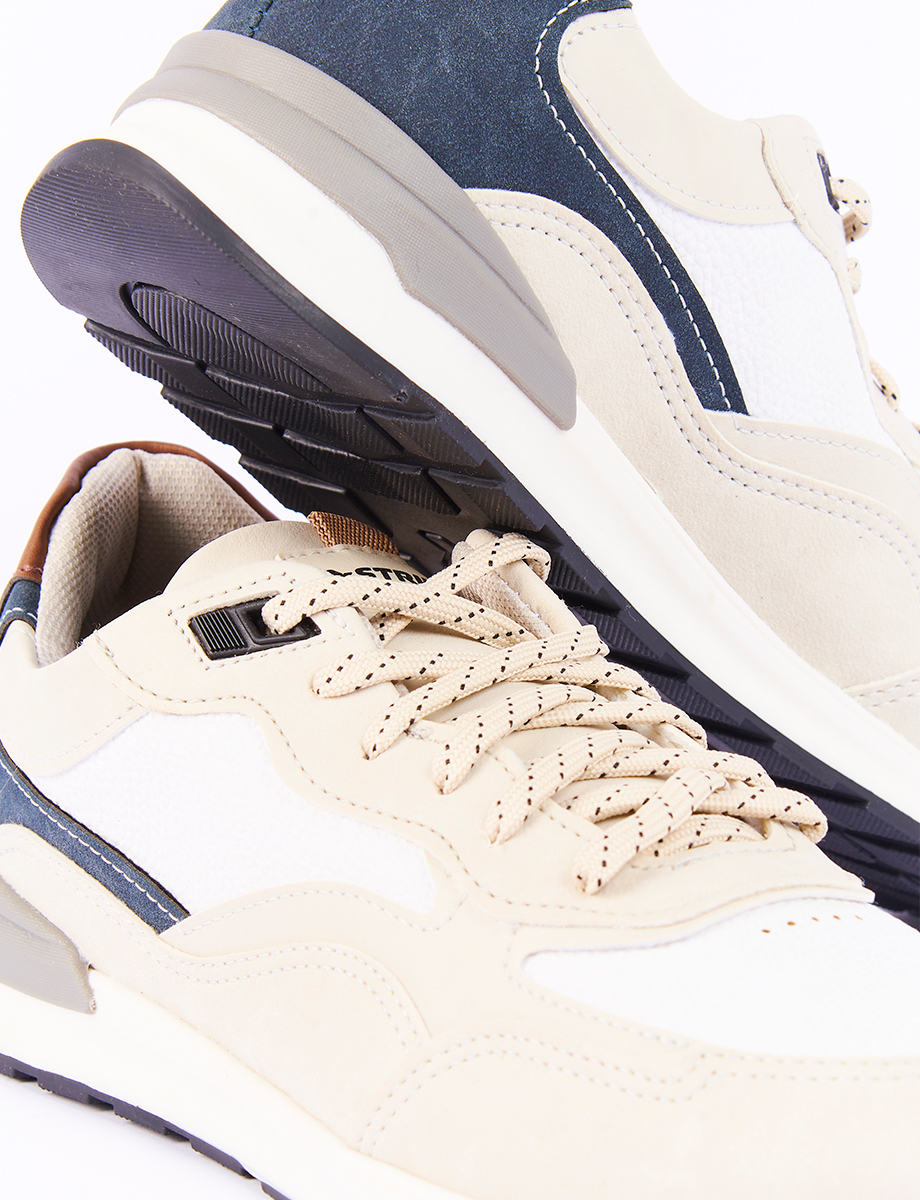 Sneaker con Cordones Combinado